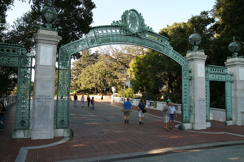 By Bernt Rostad - Flickr: The Sather Gate, CC BY 2.0, https://commons.wikimedia.org/w/index.php?curid=26469674