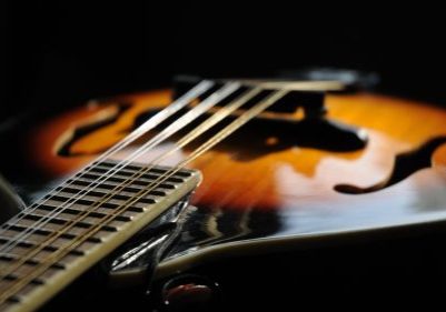 flatback f-hole mandolin (Photo by John Lyttle on Unsplash)